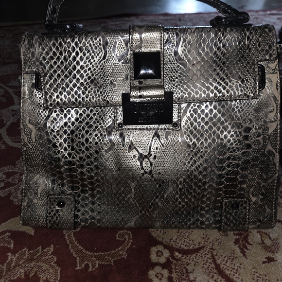 Guess Handbag - Picture 1 of 4